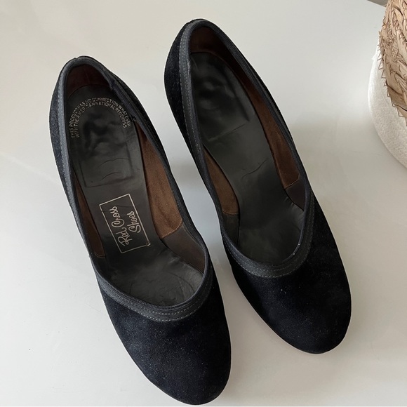 Vintage Leather Pumps - Picture 2 of 9